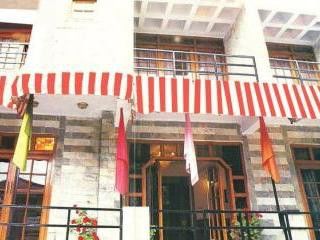 Radha Continental Hotel Нейнитал Екстериор снимка
